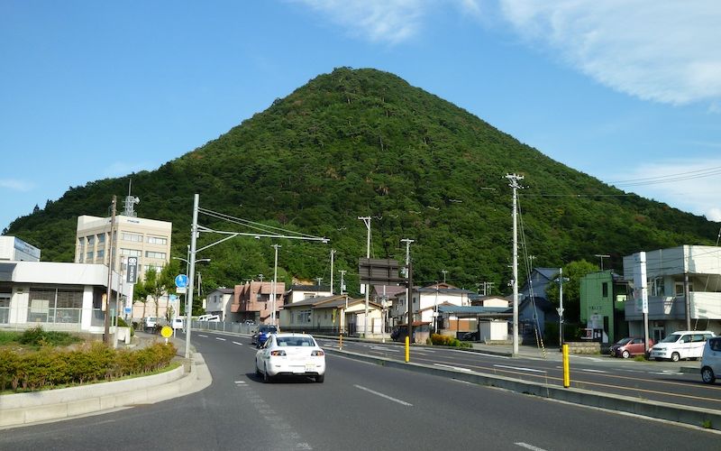 Le mont Chitose, département de Yamagata (image Wikipédia)